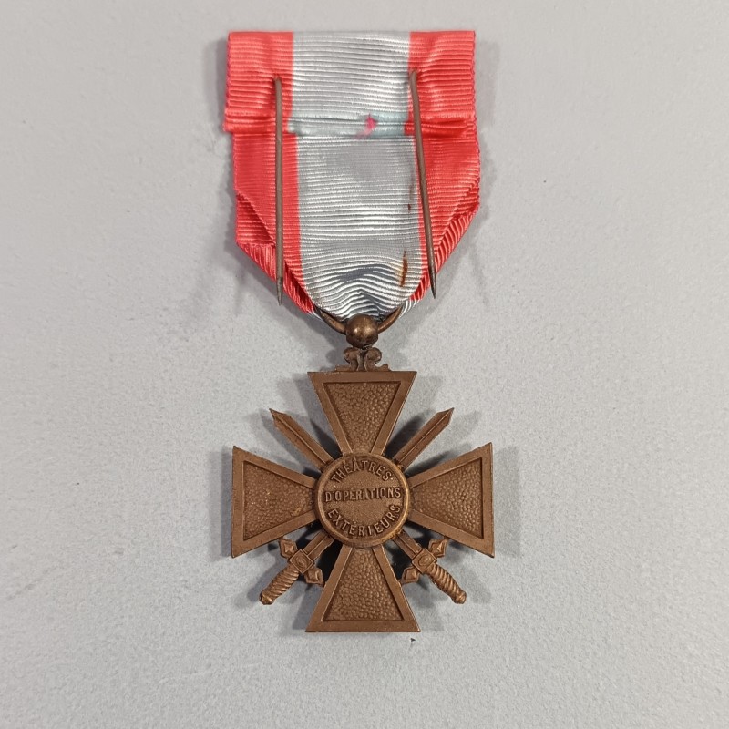 CROIX DES TOE THEATRES DES OPERATIONS EXTERIEURS AVEC UNE ETOILE POUR UNE CITATION